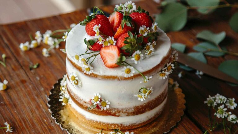 Pastel Fresas y Manzanilla